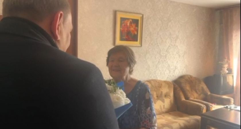 Мэр города поздравил с юбилеем 95-летнюю усольчанку