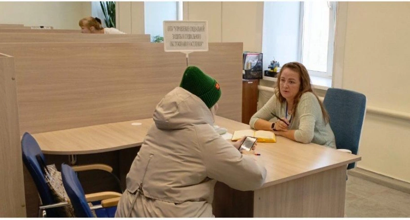Фото к статье: Начальник отдела соцконтрактов управления соцзащиты рассказала о государственной поддержке в рамкам ярмарки вакансий