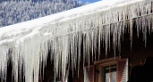 Осторожно, сосульки! Управление Следственного комитета предупреждает об опасности падения снега и наледи с крыш