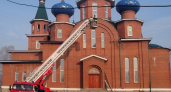 Пожарные помогли восстановить купол строящегося храма в Усолье