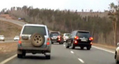 Свадебный кортеж устроил на дороге в Братске гонки