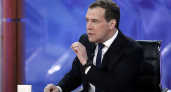 Медведев призвал изменить трудовые законы РФ в соответствии с вызовами современности