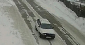 В Усолье-Сибирском полиция ведет поиски водителя, скрывшегося с места наезда на школьницу