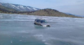 Под лед Байкала за минувшие выходные  провалились четыре автомобиля 