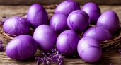 Не скорлупа, а просто космос: для покраски яиц в фиолетовый цвет «химоза» не нужна — понадобится лишь один отход