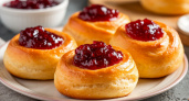 Венгерские булочки с джемом получатся воздушными и мягкими: рецепт быстрой выпечки к чаю за 30 минут