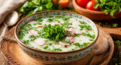 Окрошка станет намного вкуснее: замените колбасу на этот ингредиент и блюдо со стола сметут за минуту