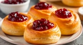 Венгерские булочки с джемом получатся воздушными и мягкими: рецепт быстрой выпечки к чаю за 30 минут