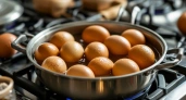 Оказывается, я неправильно варил яйца: узнал как, и теперь яйца после варки не лопаются, идеально чистятся - делюсь