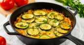 В сезон кабачков готовлю вкуснейшую овощную запеканку на сковороде: никто не догадывается, из чего она приготовлена