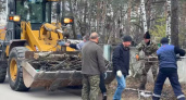 Волонтеры в Усолье-Сибирском очистили территорию у городского кладбища
