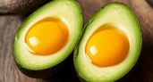 Берем авокадо и 2 яйца - получаем лучший в мире завтрак: обычная яичница в пролете