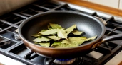 Зачем я жарю лавровый лист на сковороде: больше никаких проблем, а польза неоценимая