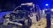 В Иркутской области легковой автомобиль столкнулся с фурой: двое человек погибли