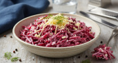 Сразу варю 2 килограмма свеклы и готовлю потом всю неделю "Шустрый" салат — не надоедает, делюсь рецептом