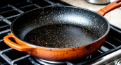 Перепробовала все методы, но этот оказался лучшим: как я очищаю сковородки от нагара за 3 минуты — легко и недорого