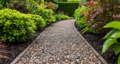 Забудьте про плитку и бетон: назван идеальный материал для садовых дорожек — дешево и долговечно