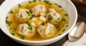 Не «лаврушка» и не укроп: что добавить в бульон для пельменей — вкус как в 5-звёздочном ресторане