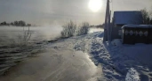 В Иркутской области ледоход на реке залил садовые участки