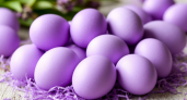 Модный сиреневый оттенок для пасхальных яиц: простой метод окрашивания натуральными средствами