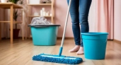 Начала мыть полы соленой водой — и вся семья заметила перемены: для чего добавлять соль в воду при уборке