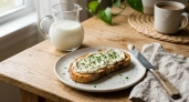 Наливаю молоко в банку и жду ночь, наутро открываю: как приготовить сыр Филадельфия дома, который и вкуснее, и выгоднее покупного