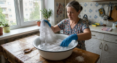 Все стирают порошком, а я "засолила" старый тюль: результат поразил — секрет бабушек в деле