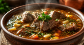 Помните тот самый кулеш из детства? Варю на мясном бульоне эту наваристую похлебку: сытнее не бывает 
