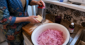 Мыло пачками беру не для стирки: добавляю марганцовку — и обычный брусок получает совершенно новую «профессию»