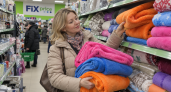 Скупаю флисовые пледы в Fix Price по 5 штук, но на диван не стелю: осенью утепляю ими дачу — сквозняков как ни бывало