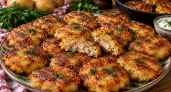 Не драники и не рубленые котлеты: жарю «Мясные пузатики» из картошки и курицы — хрустят по краям, сок прячут внутри