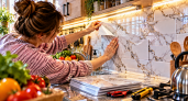 Плиточный клей и мешки мусора — прошлый век: самоклеящиеся панели из Fix Price леплю прямо на старую плитку — кухня преображается за 1 час