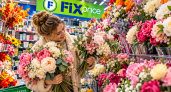 Искусственные цветы в Fix Price беру охапками: собираю на зеркале «цветочное облако» — будто поработал интерьерный дизайнер