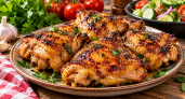 Куриные бёдра жарю вкуснее, чем на мангале: мариную в смеси из 3 продуктов — поджаристые и сочные, будто только с углей