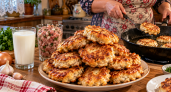 1 стакан кефира + 1 стакан фарша — нажариваю целую башню мясных пышек: быстро, дёшево и сочнее любых котлет