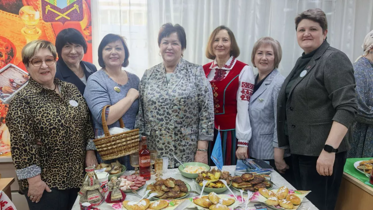 Усольские активистки представили белорусские блюда на гастрономическом фестивале в Иркутске