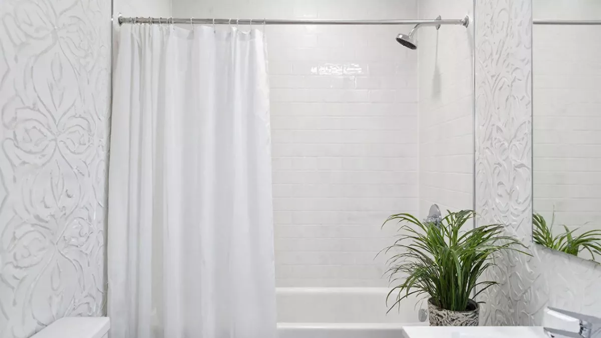 Делаю 1 хитрость и больше не меняю душевую шторку на новую — ни бактерий, плесени и вони