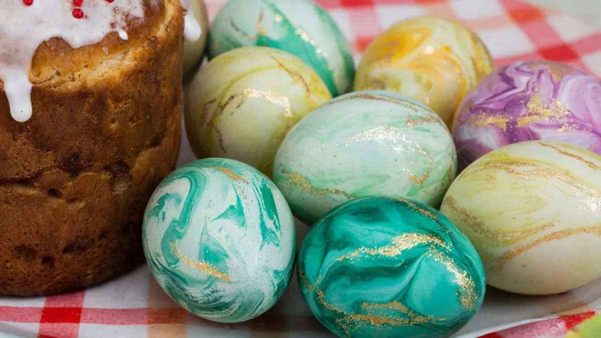 Медаль тому, кто придумал этот способ покраски яиц - он гений. Яйца как из настоящего мрамора - и материалы копеечные