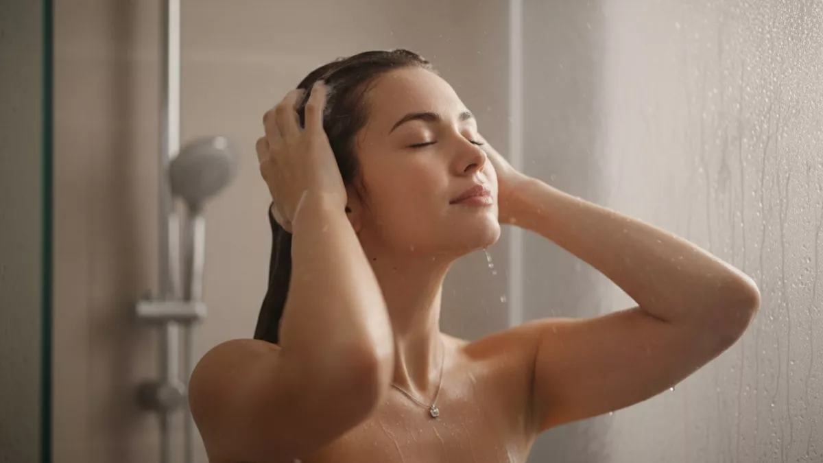 3 капли в шампунь — и про жирные корни забудете: весенний хит для свежести волос — чистые до 5 дней