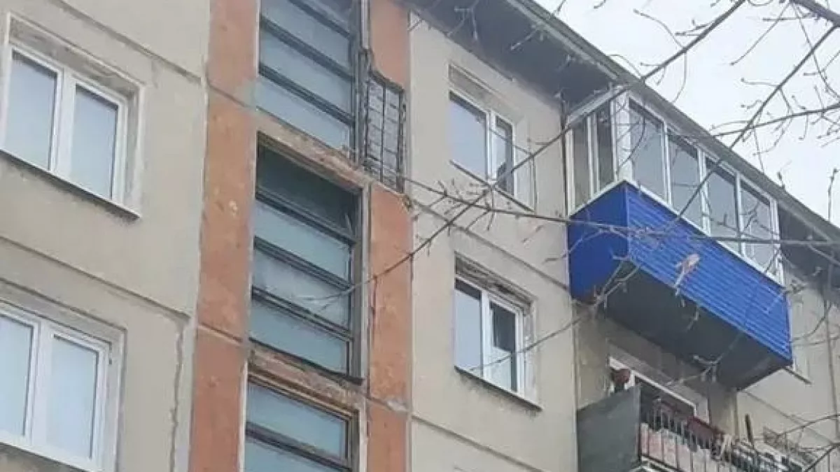 Обрушение стены произошло в многоэтажке Усолья-Сибирского