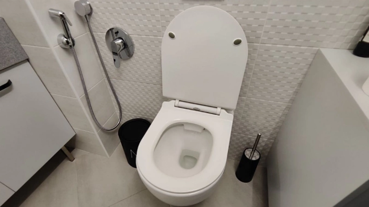 2 таблетки на 0,5 литра — и унитаз как новый: ни налета, ни ржавчины — сверкает как на праздник