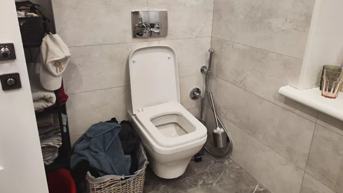 Почему нельзя оставлять открытой крышку унитаза. Запомните раз и на всю жизнь