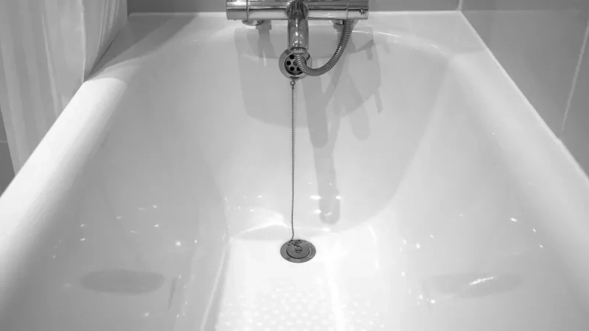 7 ложек на губку — и ванна сияет даже в темноте: желтый налет и ржавчина исчезли без следа — ослепляет белизной