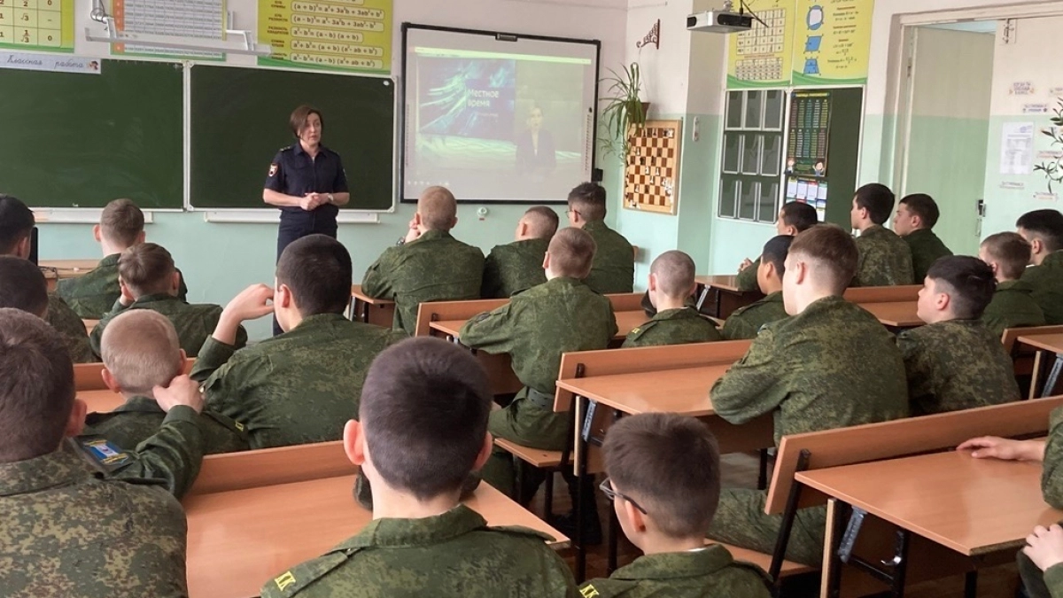 В Усолье-Сибирском полицейские подготовили школьников к безопасному отдыху на каникулах