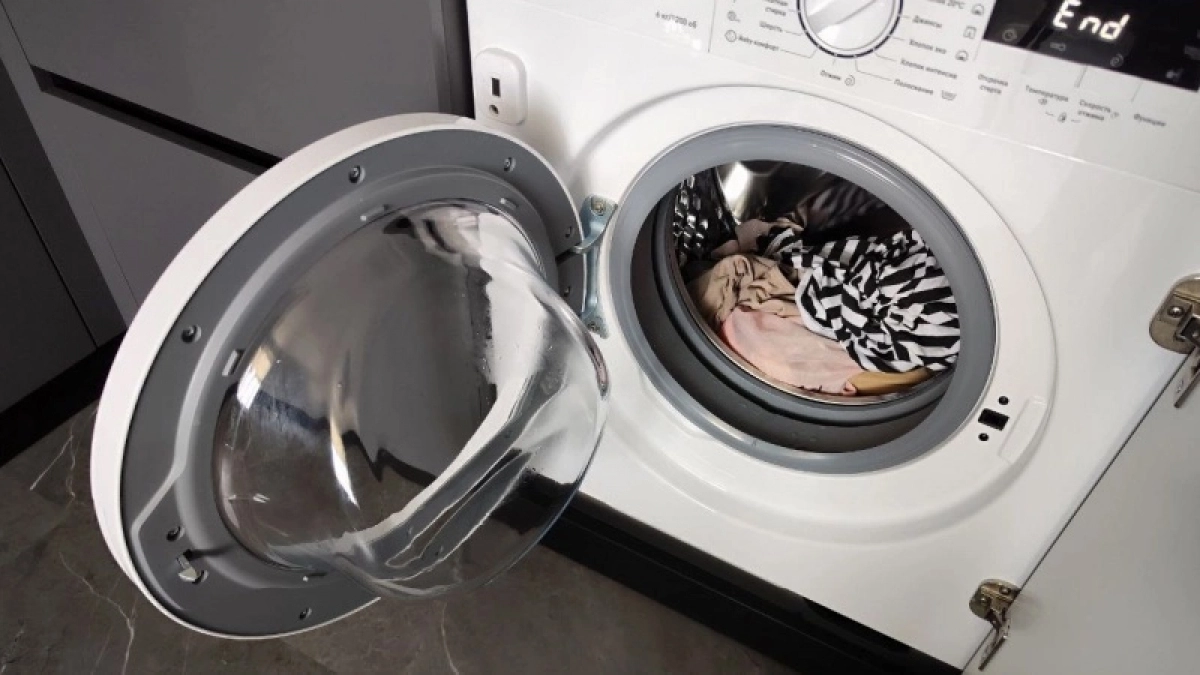 Зажмите 2 кнопки — и стиральная машинка сама очистится от жижи из грязи, плесени и остатков порошка: секрет вечной службы прибора