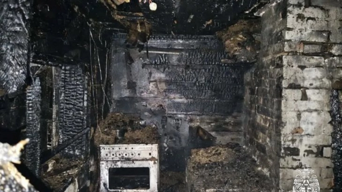 Житель Иркутской области погиб при ночном пожаре из-за непотушенной сигареты