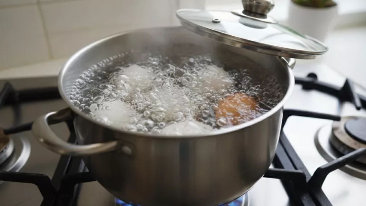 Варю яйца "по науке" на Пасху — и белок больше не резиновый, и желток без серого налета: идеальный результат