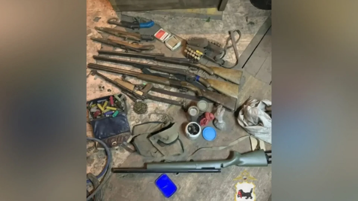 В Иркутской области полицейские изъяли у молодого человека целый арсенал оружия