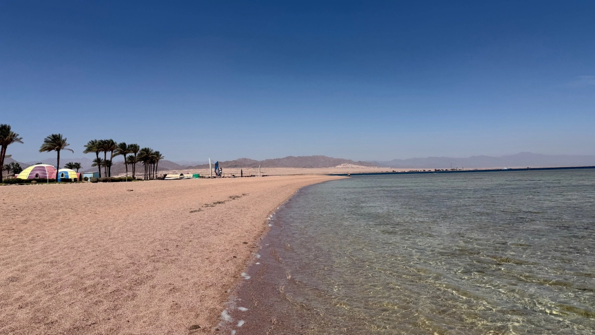 Где отдохнуть летом без страха, виз и переплат: 15 лучших направлений — от "наших" до заморских