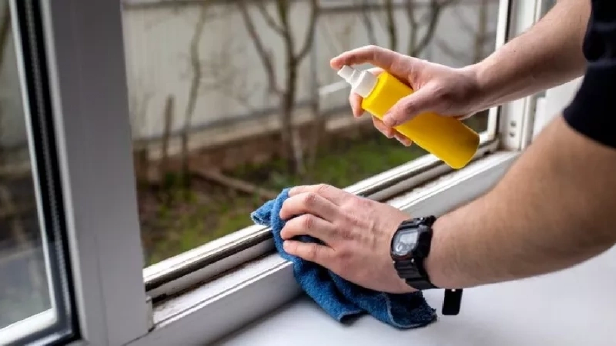 Одна чайная ложка — и окна сверкают бриллиантом до самой осени: копеечный трюк для ленивых